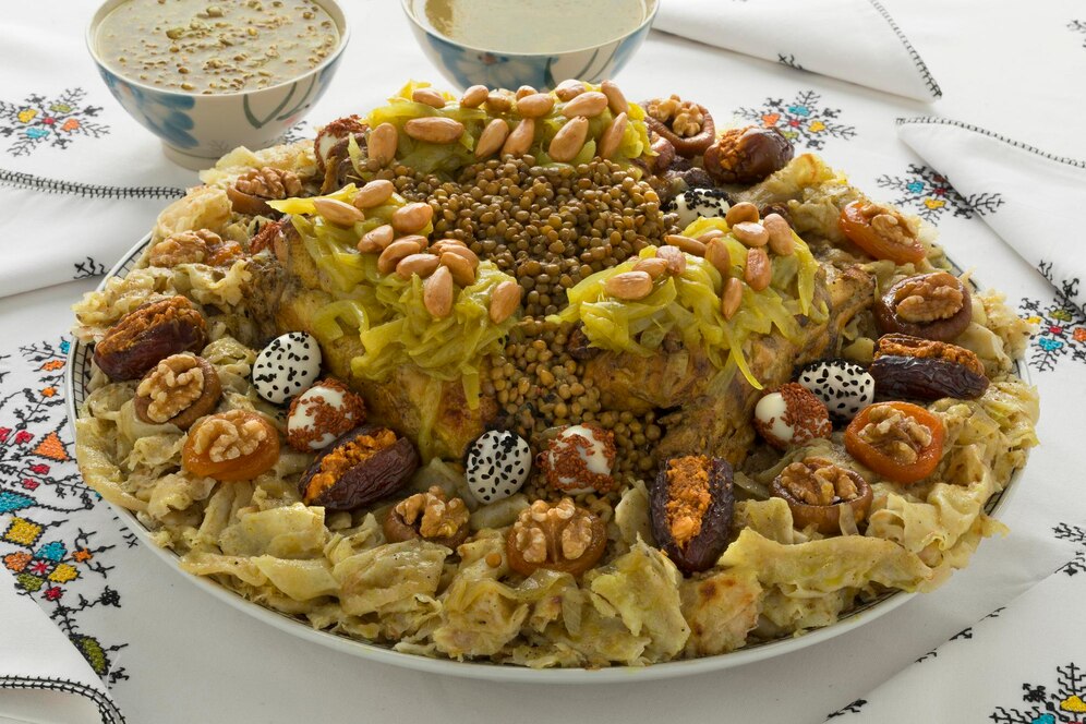 rfissa traditionnelle marocaine festive servie sauce decoree oeufs caille 857988 4652